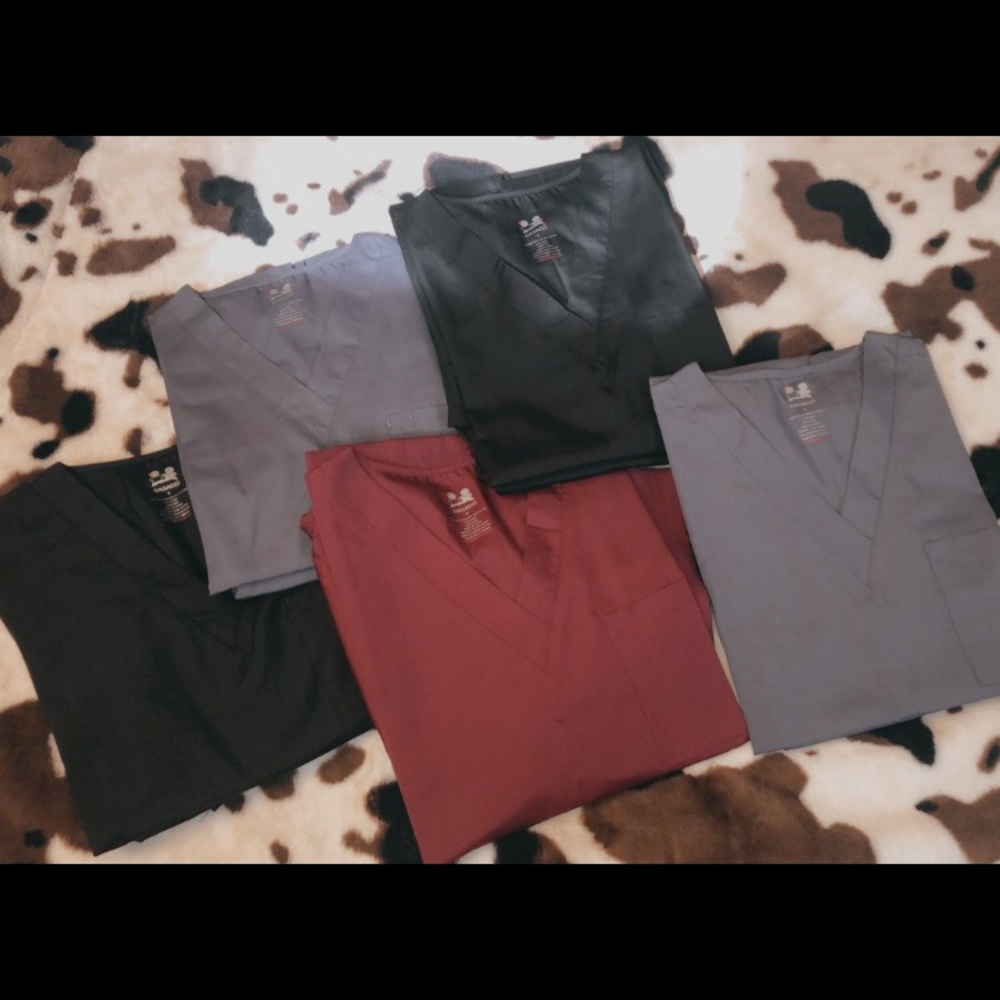 ✨5 Sets of Scrubs NWT✨